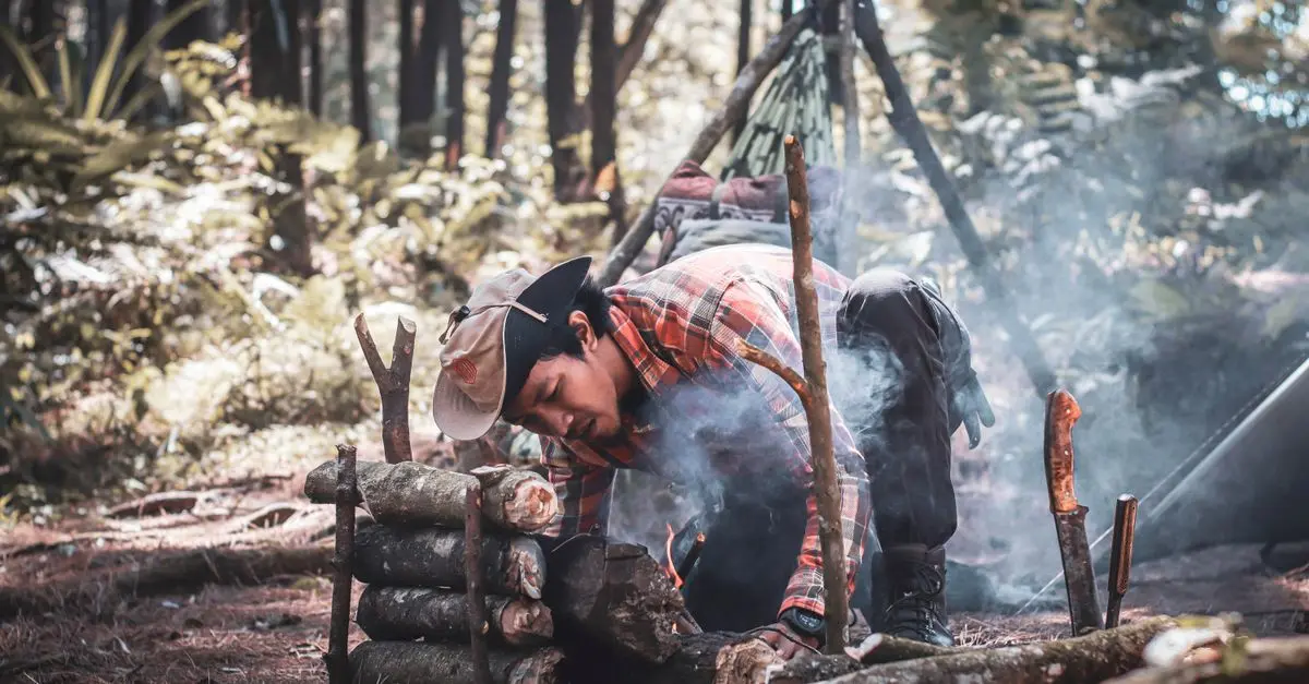 Comment Préparer un Voyage de Survie en Forêt